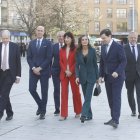 Francisco Belil, José Antonio Diez, Nicanor Sen, Ana Redonzo, la reina Letizia, Alfonso Fernández Mañueco y Carlos Pollán antes de entrar al Auditorio.