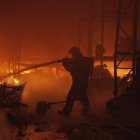 Equipos de rescate tratan de sofocar un incendio tras un ataque ruso con drones en un almacen en Kiev, el 12 de abril de 2025. EFE/EPA/SERVICIO DE EMERGENCIA DEL ESTADO DE UCRANIA MANUAL USO EDITORIAL SOLAMENTE/SIN VENTAS