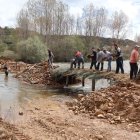 Momento de la obra comunitaria en San Esteban de Nogales.