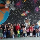 Familias afectadas por la situación «extrema» de falta de espacio en el CRA de Cubillos del Sil.