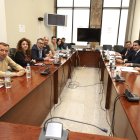 Reunión del grupo de trabajo de los consejeros Suárez-Quiñones y Carriedo con los representantes de CC OO, UGT, CGT y USO.