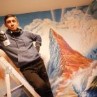 Miguel Falla Ibáñez mientras pintaba un mural para una iglesia evangélica en San Mamés.