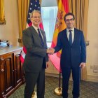 Fotografía del ministro español de Economía, Comercio y Empresa, Carlos Cuerpo (d), se ha reunido con el secretario del Tesoro estadounidense, Scott Bessent (i), este 15 de abril de 2025 en la capital estadounidense. EFE/Cuenta de X de Carlos Cuerpo