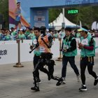 El robot chino comienza la carrera de la media maratón.