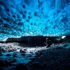 Entrar a las cuevas de hielo del Glaciar Vatnajökull, en Islandia, produce la sensación de estar en otro mundo.