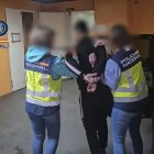 La Policía Nacional ha detenido en Alicante a un fugitivo reclamado por las autoridades de Francia como supuesto autor del homicidio de un hombre ocurrido en febrero pasado en la localidad francesa de Saint-Etienne, por el que se enfrenta a una pena de hasta 30 años de cárcel en aquel país. EFE/Policía Nacional / SOLO USO EDITORIAL/SOLO DISPONIBLE PARA ILUSTRAR LA NOTICIA QUE ACOMPAÑA (CRÉDITO OBLIGATORIO)