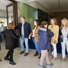 Pollán recibe a ciudadanos en las Cortes, ayer.