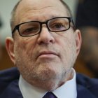 El exproductor de cine Harvey Weinstein se presenta para su nuevo juicio en el Tribunal Penal de Manhattan, en Nueva York, Nueva York, EE. UU., el 24 de abril de 2025. EFE/SPENCER PLATT / POOL