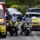La policía y las ambulancias están en el lugar en el liceo Notre-Dame-de-Toutes-Aides en Nantes, Francia, 24 de abril de 2025. Según la policía, un estudiante fue asesinado y tres resultaron heridos en un ataque con arma blanca por un compañero del colegio privado. (Francia) EFE/EPA/Jerome Fouquet