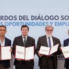 Vicente Andrés (CC OO), Mañueco, Santiago Aparicio (Ceoe CyL) y Óscar Lobo (UGT).