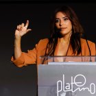 La actriz Eva Longoria, que este domingo recibirá el Premio Platino de Honor en reconocimiento a su carrera cinematográfica y a su labor por visibilizar a la comunidad latina dentro de la industria audiovisual estadounidense, durante la rueda de prensa este sábado en el madrileño Teatro Albéniz. EFE/JJ Guillén