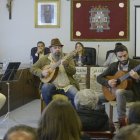 Tres del Paular, durante su actuación, con la alcaldesa Paula Conde al fondo de la imagen.