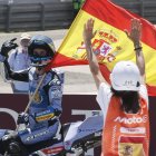 El piloto español Álex Márquez celebra su victoria en la carrera de MotoGP del Gran Premio de España MotoGP 2025 en el circuito 'Ángel Nieto' de Jerez de la Frontera. EFE/José Manuel Vidal