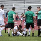 La lesión de Víctor García frente a la SD Tarazona dejó sin su principal futbolista en el lateral derecho. Una ausencia que se nota en el esquema culturalista para los planteamientos tácticos de Llona. Al igual que el central Satrústegui, un hombre que desprende plena seguridad. Y lo mismo sucede con Bicho para armar el juego de ataque leonés, con su calidad y visión de juego.
