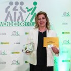 Genara García recoge el premio.