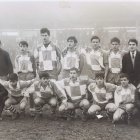 A la izquierda plantilla del Puente Castro que se proclamó campeón juvenil en la temporada 1964-1965 y los mismos protagonistas se volvieron a reunir tras 60 años.