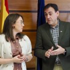  La consejera de Agricultura, María González Corral, junto al presidente de la Asociación Vitartis.