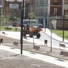 Las vallas cierran el paso a la urbanización de Feve.