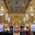 Los candidatos presidenciales rumanos participan en un debate en la televisión pública nacional TVR en el palacio presidencial de Cotroceni, en Bucarest, Rumanía, el 29 de abril de 2025. EFE/EPA/ROBERT GHEMENT