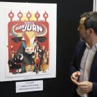 El concejal Javier Muñoz presenta el cartel anunciador de San Juan.