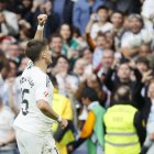 El centrocampista turco del Real Madrid Arda Güler celebra después de marcar el 1-0 durante el partido entre el Real Madrid y el Celta de Vigo en el estadio Santiago Bernabéu en Madrid. EFE/ Ballesteros