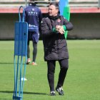 El técnico Llona durante un entrenamiento.