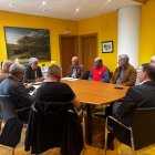 Reunión mantenida entre el delegado y varios representantes de la Plataforma Más Vuelos.