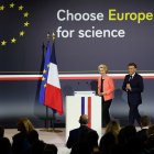 Macron y Ursula Von der Leyen ayer, en la Sorbona.