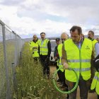 El ministro de Transportes, Óscar Puente, en el lugar del corte de cables.
