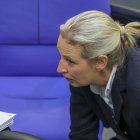 Alice Weidel, copresidenta de AfD, segunda mayor fuerza del país tras las elecciones generales de febrero pasado. EFE/EPA/FILIP SINGER