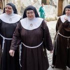 Las exreligiosas del convento de las Clarisas de Belorado, Laura García de Viedma (c) y Susana Mateo (d), María Paz (i), declaran en el juzgado de Primera Instancia e Instrucción número 1 de Briviesca. EFE/Santi Otero