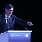 El presidente de la Generalitat, Salvador Illa, durante su intervención en la clausura la reunión anual del Cercle d'Economia, una edición que ha estado marcada por asuntos como la opa del BBVA sobre el Sabadell, el apagón eléctrico de la pasada semana, la situación política abierta ante la llegada al poder del presidente de Estados Unidos, Donald Trump, y conflictos como el de Ucrania. EFE/Quique García