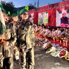 Niños pakistaníes en un homenaje a las víctimas.