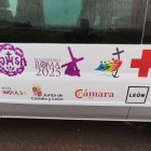 La furgoneta rotulada y climatizada donde viajará el Nazareno hasta el puerto de Barcelona.