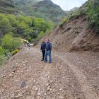 El concejal Iván Alonso (izda.) visitó las obras.