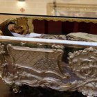 La Orden del Carmelo Descalzo organiza una veneración pública de los restos de Santa Teresa de Jesús en la Basílica de Nuestra Señora de la Anunciación de Alba de Tormes.