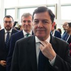 Los presidentes autonómicos de Galicia, Alfonso Rueda, Asturias, Adrián Barbón, y Castilla y León, Alfonso Fernández Mañueco, en el Foro del Noroeste.