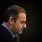 Archivo - El exministro José Luis Ábalos durante una rueda de prensa en el Congreso.