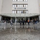 Entrada de los Juzgados de Plaza de Castilla, a 14 de mayo de 2025, en Madrid (España).