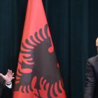 El primer ministro británico Keir Starmer (I) habla durante una conferencia de prensa conjunta con el primer ministro albanés Edi Rama (D) tras su reunión en Tirana, Albania, el 15 de mayo de 2025. 
                      EFE/EPA/MALTON DIBRA
                       
                      //////////
                       
                      TIRANA (Albania),.