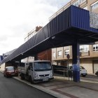 Pasarela azul, aún sin desmontar, en Párroco Pablo Díez.