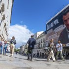  Cartel de Sánchez con la palabra «corrupto» colocado por Hazte Oir enfrente del Congreso.