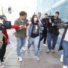 La acusada llegó a la Audiencia rodeada de cámaras.