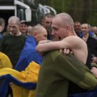 Prisioneros ucranianos tras su liberación.