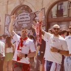 La afición de la Cultural llena las calles del centro de León.