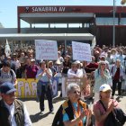 Concentración contra el recorte de paradas.