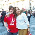 José Manzanera y Natichu Alvarado testimonian la felicidad por el ascenso a Segunda División a su llegada al Ayuntamiento de San Marcelo.