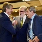 Carlos Martínez junto a Santiago Aparicio y Pablo R. Lago.
