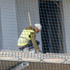 Un operario durante su jornada de trabajo.