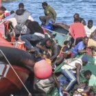 Imagen de los migrantes que cayeron del cayuco.